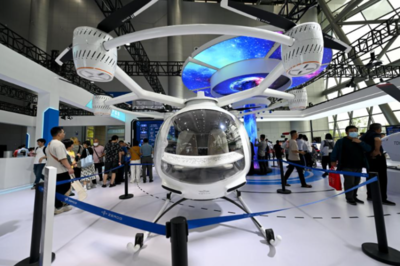 世界制造業(yè)大會(huì)特寫(xiě) 預(yù)見(jiàn)未來(lái)出行 智能無(wú)人飛行器制造